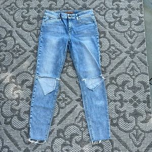 Joe’s Jeans “Flawless- the Icon Ankle” mid rise skinny ankle